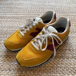 New Balance 996 Varsity Gold Women’s Size 7
